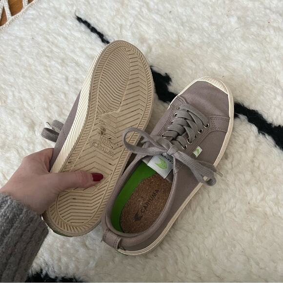 Cariuma Oca Low Grey Canvas Sneakers - Picture 10 of 13